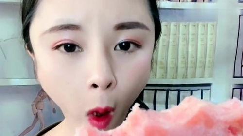 网红吃瓜美女是谁图片,揭秘网络红人的魅力瞬间