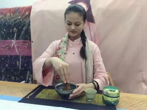 网红我的茶艺老师娜娜吃瓜,揭秘网红吃瓜背后的茶香人生