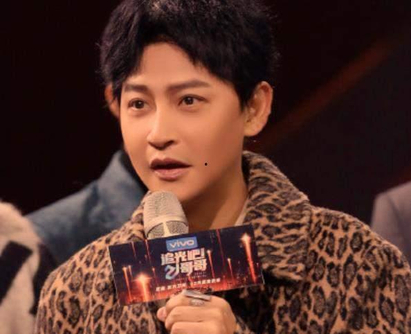 唱歌男网红吃瓜的是谁,揭秘唱歌男网红的幕后真相