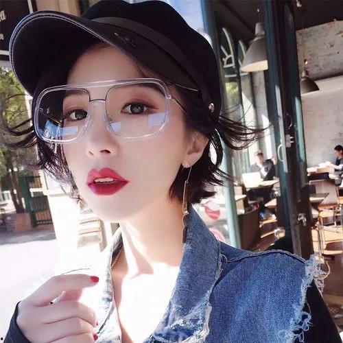 抖音网红吃瓜戴眼镜,揭秘抖音新潮流