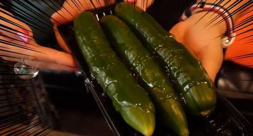 网红吃小黄豆的瓜,是勇敢尝试还是作秀？