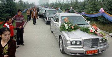 陕西西安车内婚闹吃瓜网,网友热议婚俗新风尚