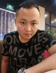 快手网红丝爷吃瓜是谁啊,他是谁？背后的故事与影响力