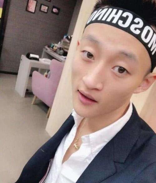 快手网红丝爷吃瓜是谁啊,他是谁？背后的故事与影响力