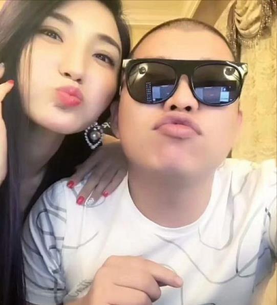 网红主播吃大瓜